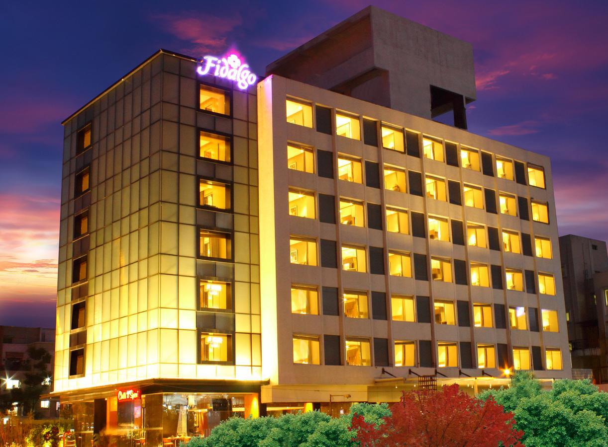 Hotel Fidalgo Pune Bagian luar foto