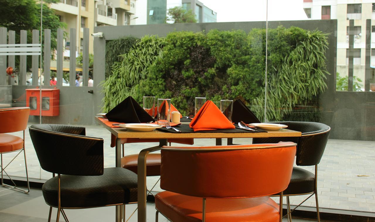 Hotel Fidalgo Pune Bagian luar foto