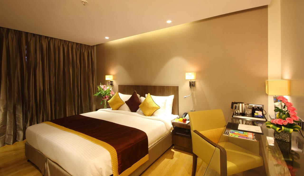 Hotel Fidalgo Pune Bagian luar foto