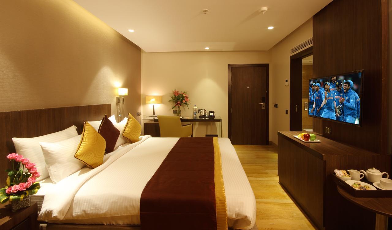 Hotel Fidalgo Pune Bagian luar foto