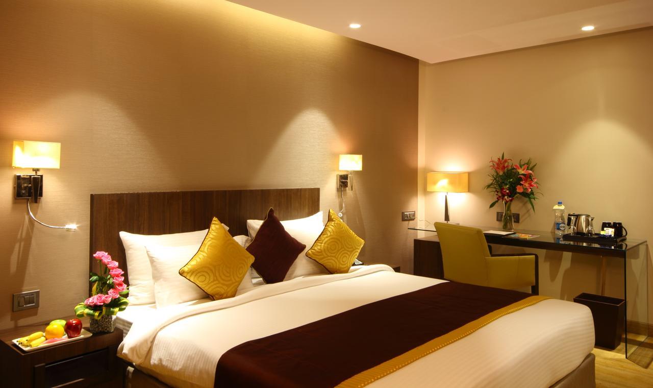 Hotel Fidalgo Pune Bagian luar foto