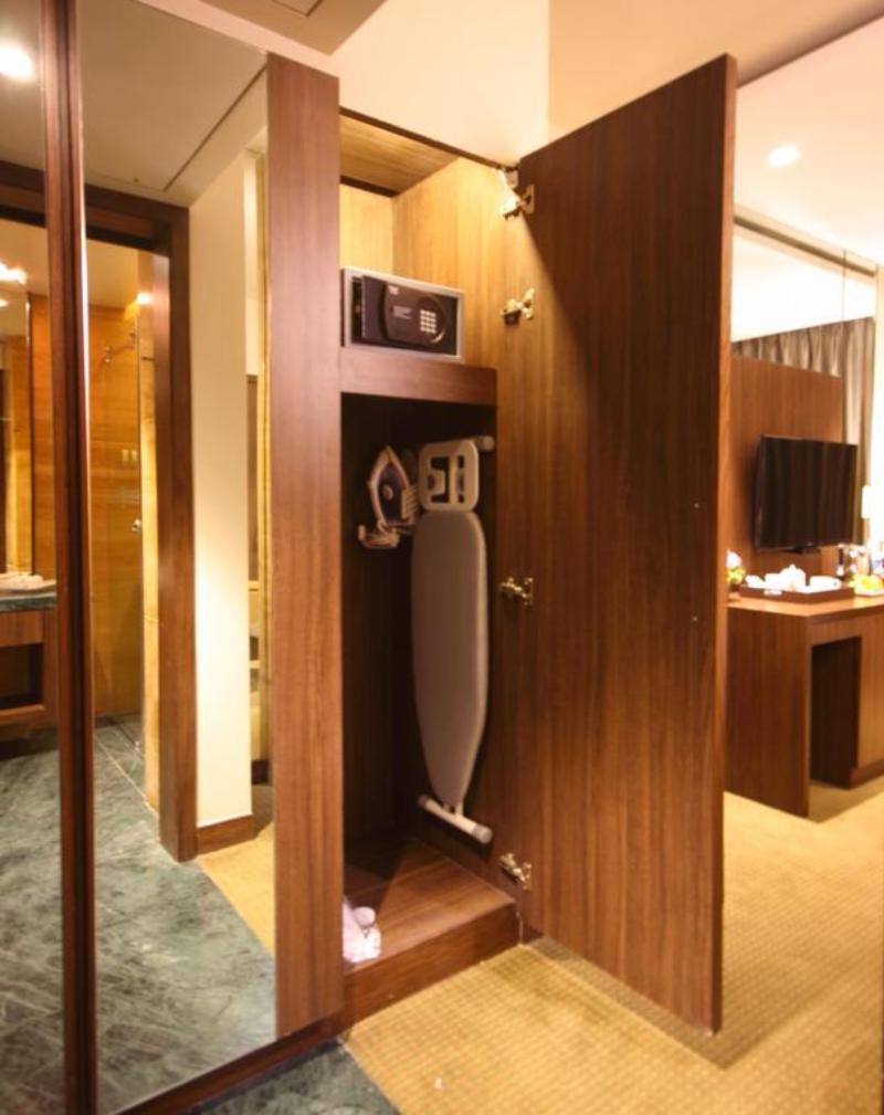 Hotel Fidalgo Pune Bagian luar foto
