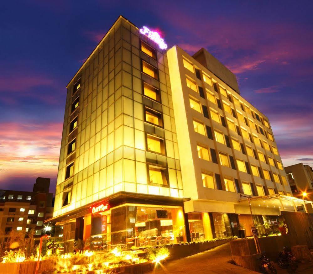 Hotel Fidalgo Pune Bagian luar foto