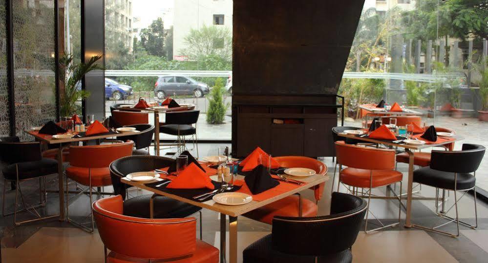 Hotel Fidalgo Pune Bagian luar foto