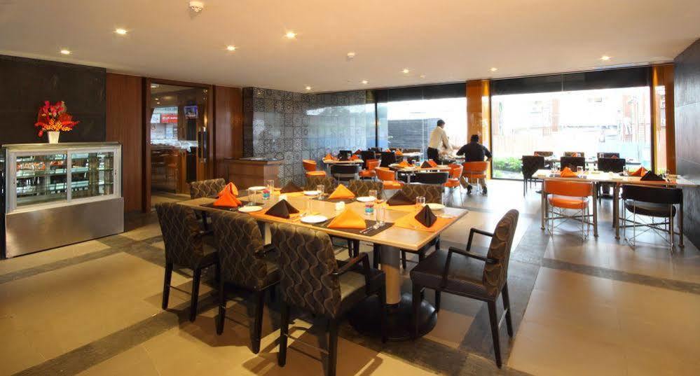 Hotel Fidalgo Pune Bagian luar foto